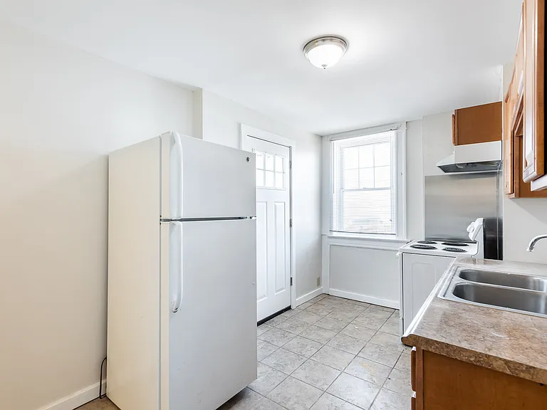 811 Lexington Ave #1 — Photo 16