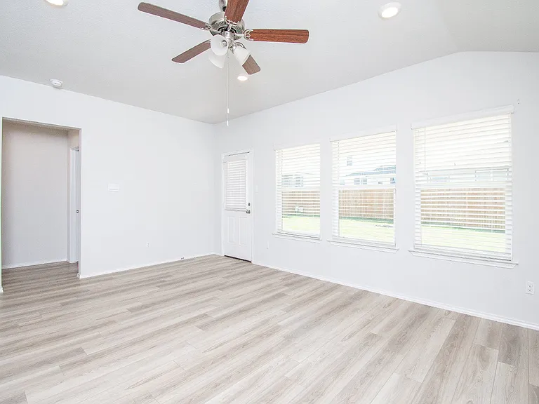 10009 Avendesora Rd — Photo 7