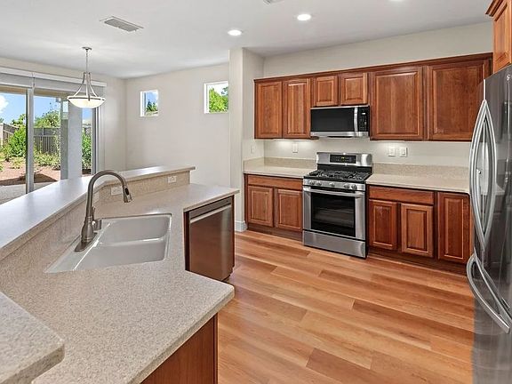 5th image of 2628 Black Hawk Ln