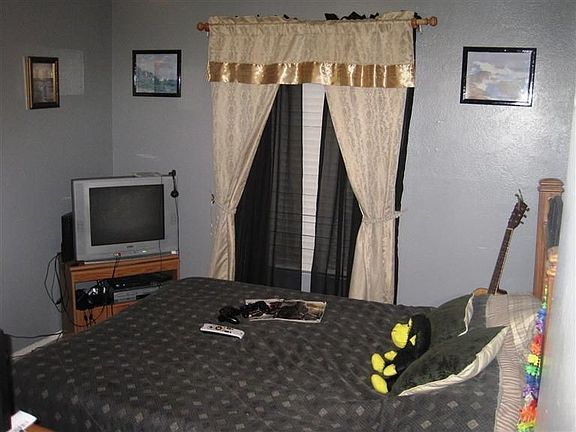 4th image of 4540 Hillsboro Way