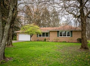 819 Karen Ln, Hermitage, PA