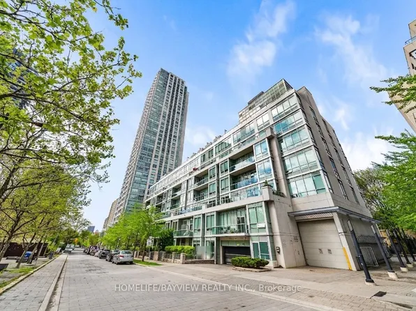 120 Homewood Ave #420, Toronto, ON M4Y 2J3