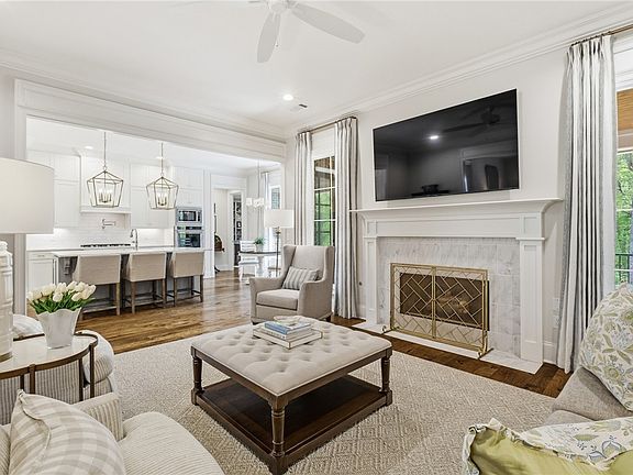 5th image of 232 Bridgewater Blvd