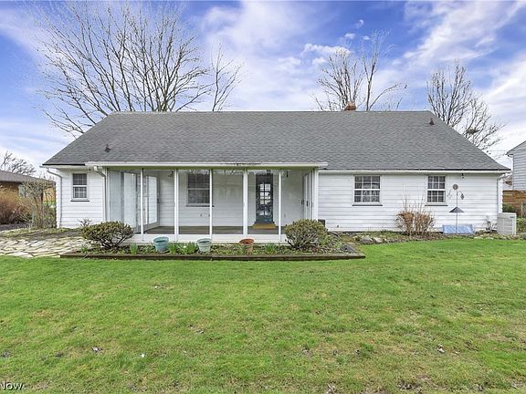 5th image of 25891 Chaucer Dr