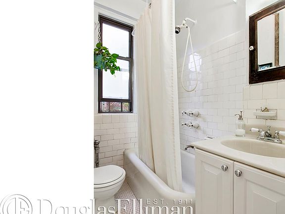 3rd image of 57 W 93rd St #36