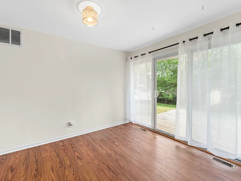 109 Landmeier Rd — Photo 19