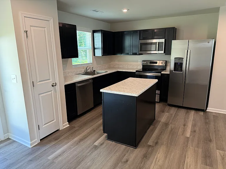 2410 Brokeshire Dr — Photo 4