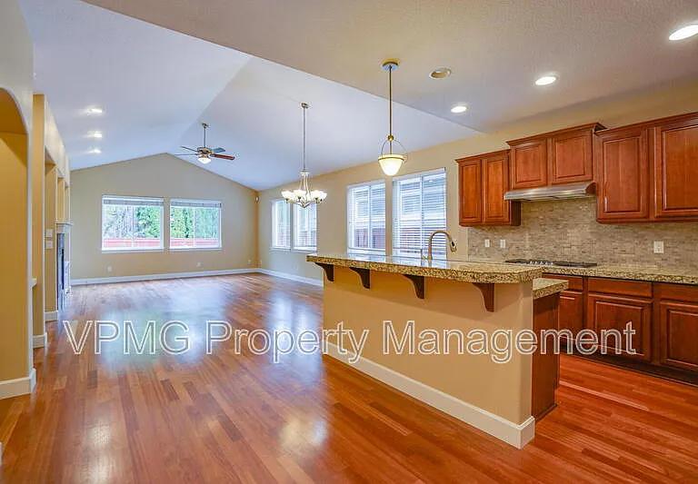 1403 SE 194th Pl — Photo 18