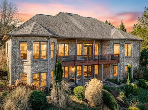 100 Fox Paw Leaf Ct, Ellijay, GA 30536