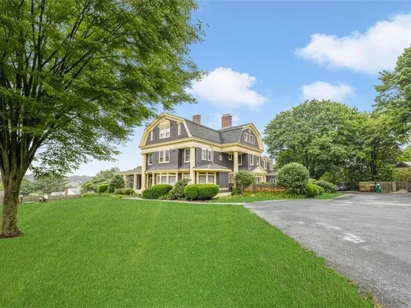 386 Green End Ave APT 4, Middletown, RI 02842