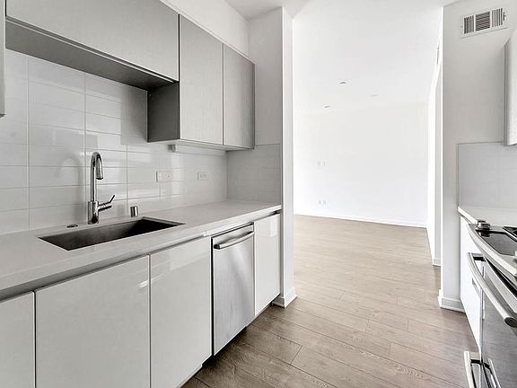 3rd image of 11776 Idaho Ave #401