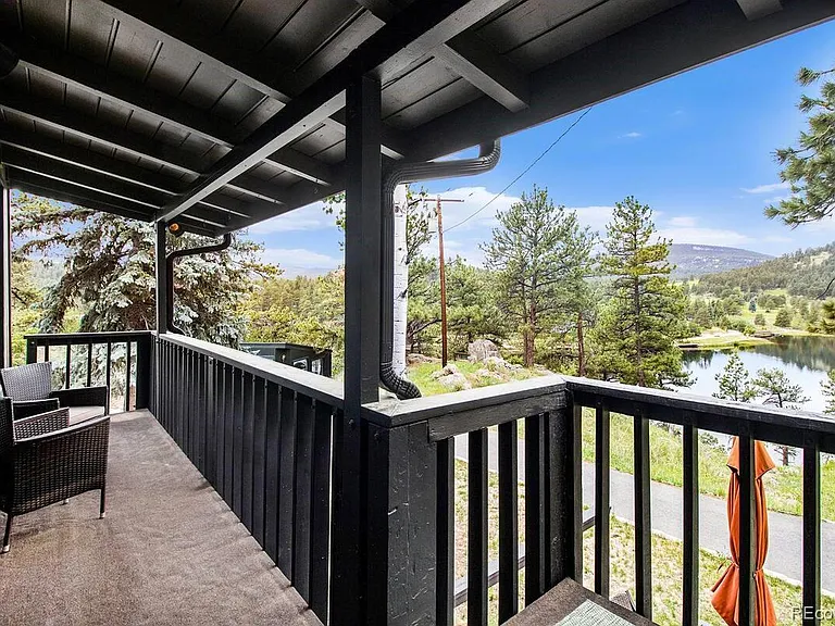 28433 Kinnikinnick Rd #UPPER — Photo 15