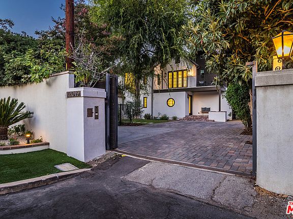 3rd image of 12019 Laurel Ln
