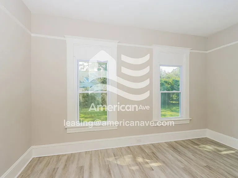 757321_002_wm_-_living_room_13140473.jpg