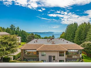 14934 Thrift Ave #104, White Rock, BC V4B2J9