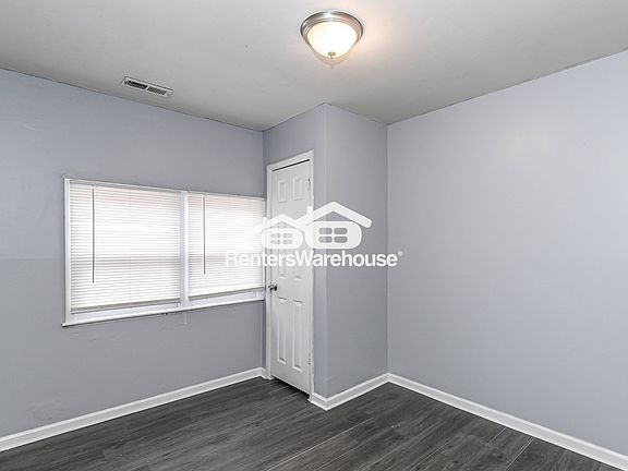 3rd image of 10741 Cambridge Ave