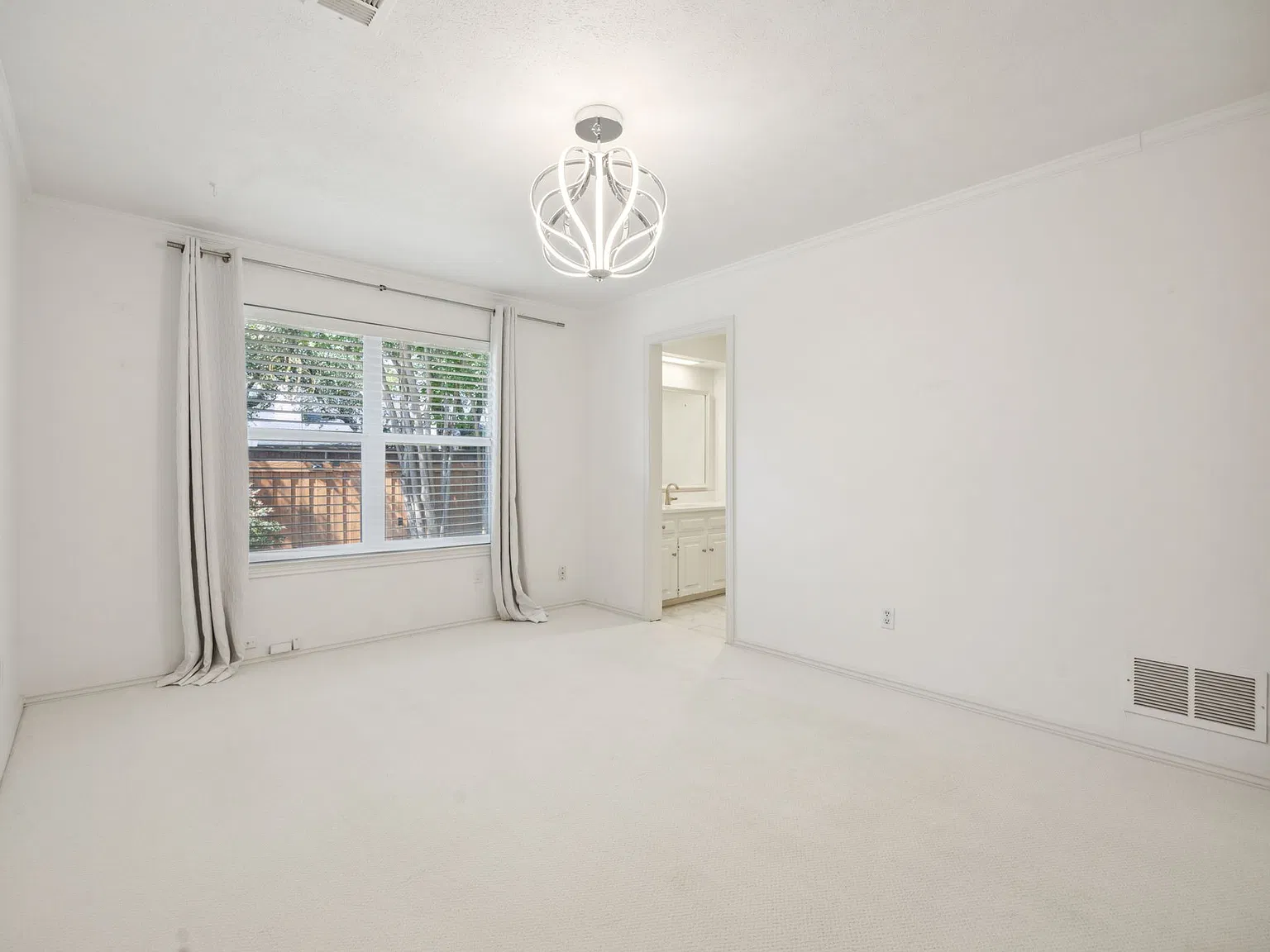 3 bed, 2.5 bath, 2128 sqft, $3,350 — Photo 2
