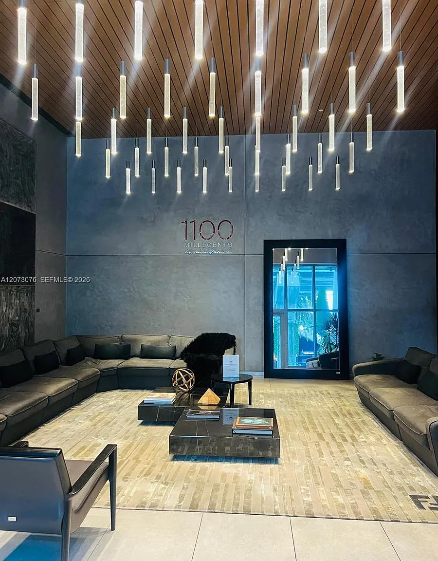 1100 Millecento Residence — Photo 4