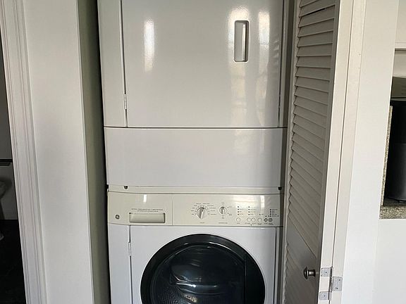4th image of 2227 W Live Oak Dr #1