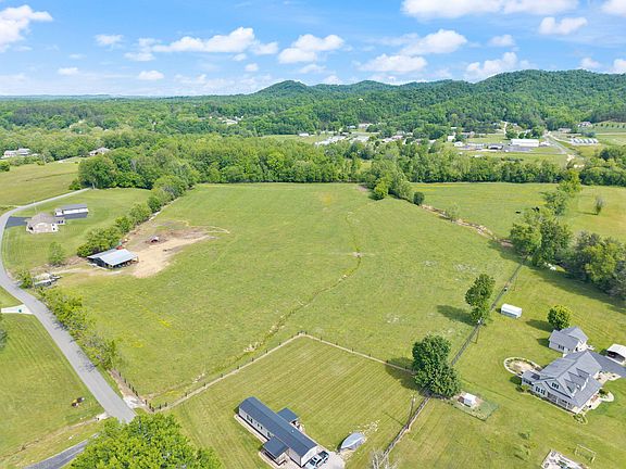 4th image of 2560 McBrayer Rd