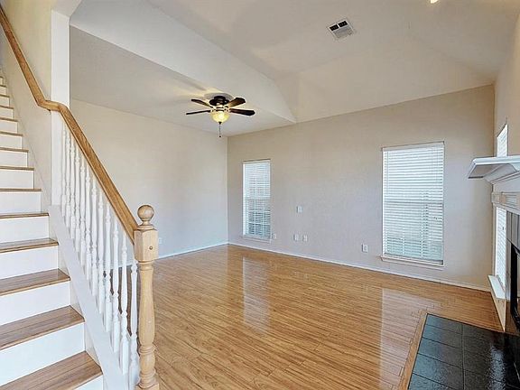 3rd image of 1325 W Branch Hollow Dr