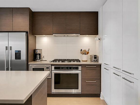 3rd image of 38 W 9th St NE #412
