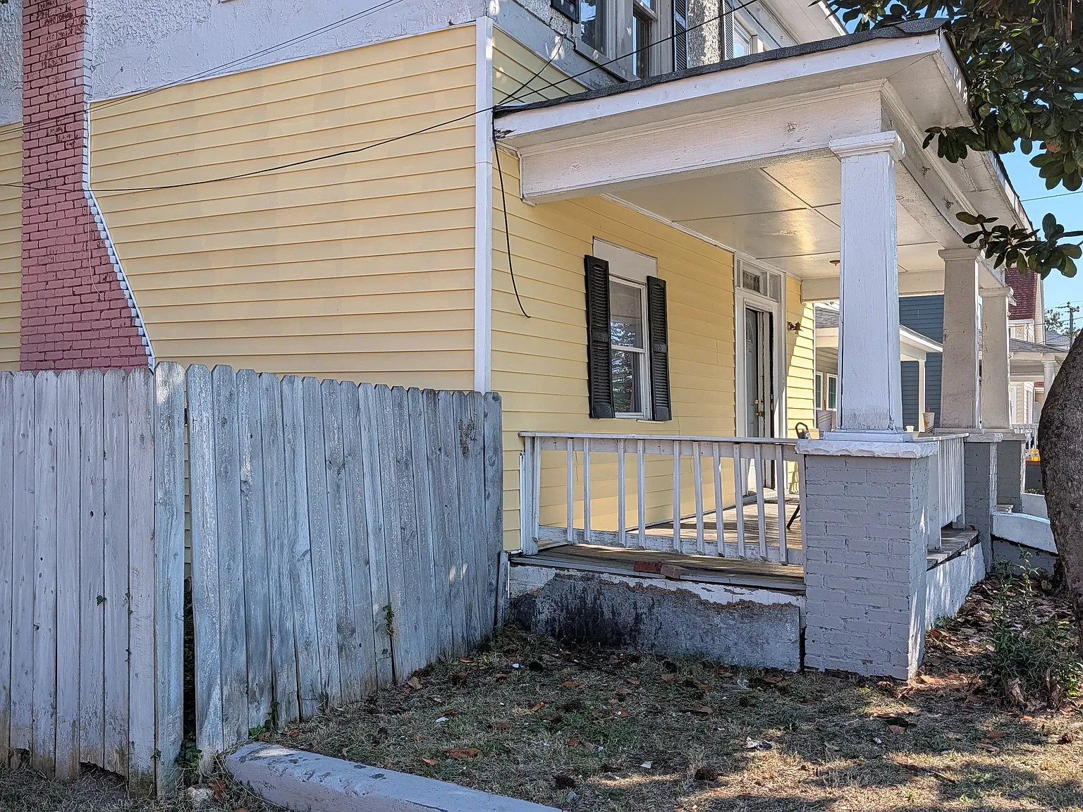 4 bed, 2400 sqft, $720 — Photo 1