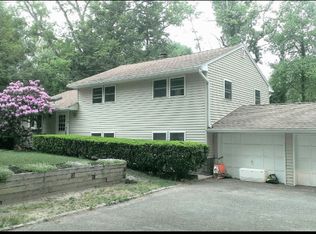 20 Circle Dr, Oak Ridge, NJ 07438