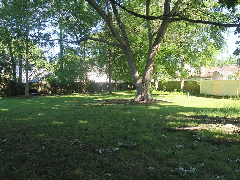 517 Norman Ln — Photo 11