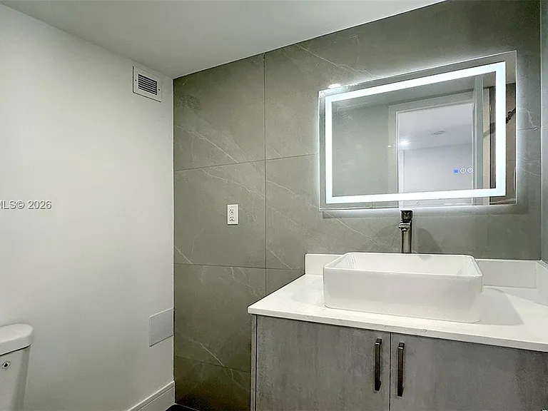 2780 NE 183rd St #701 — Photo 16
