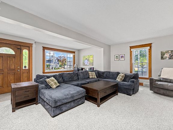 3rd image of 203 E Main St