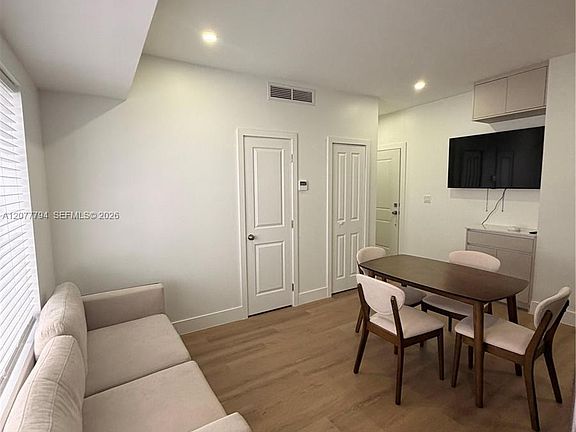 2nd image of 1619 Jefferson Ave #309