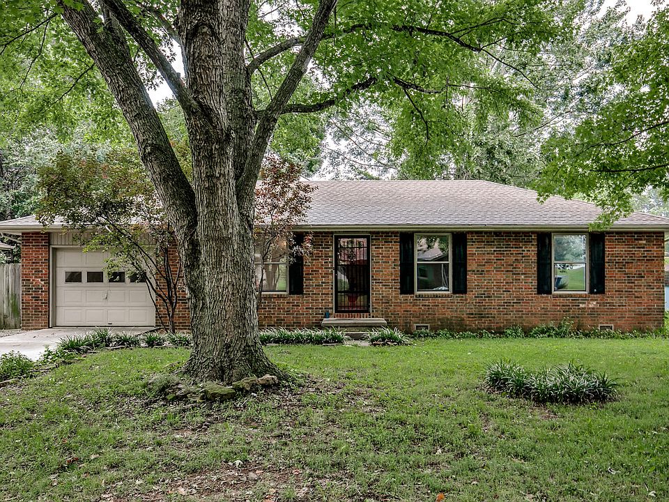 1st image of 210 E Deanna Ln