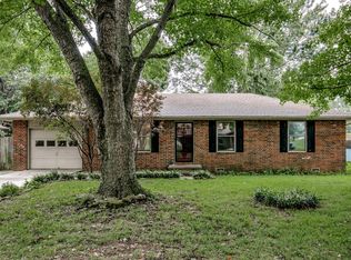 210 E Deanna Ln, Nixa, MO 65714