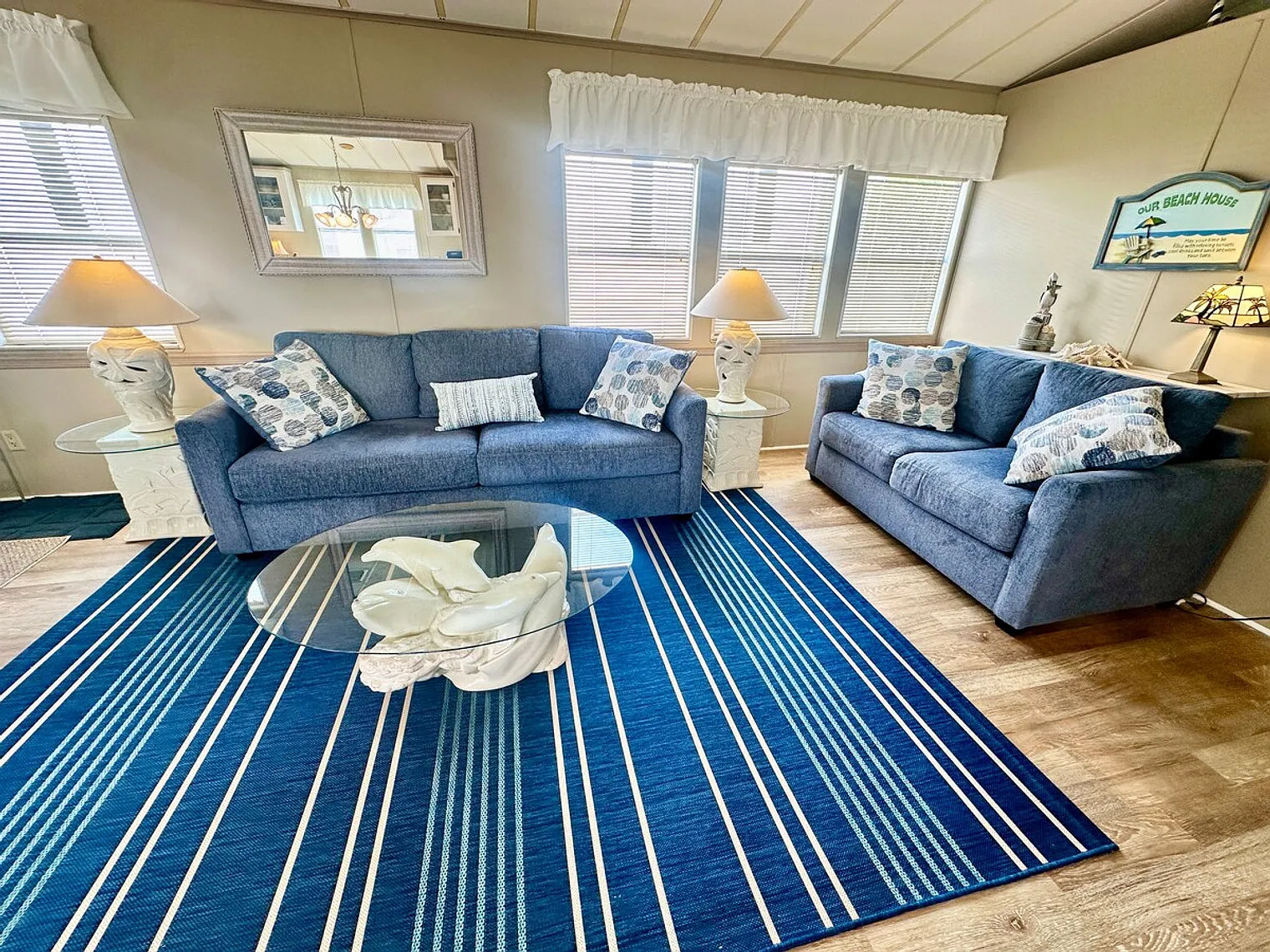2 bed, 1.0 bath, $4,927 — Photo 3