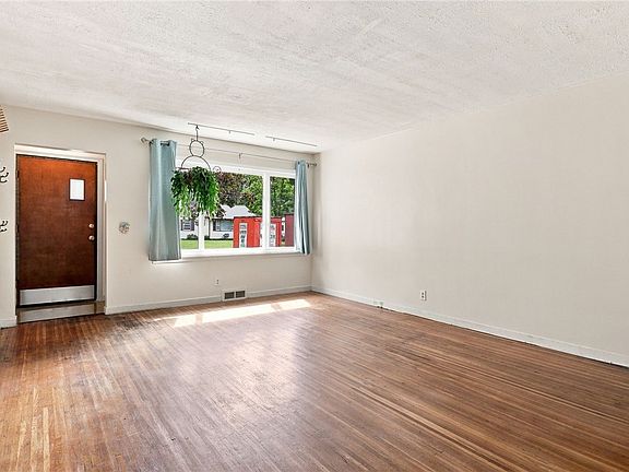 5th image of 238 Bayway Dr