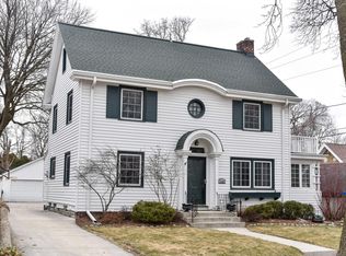 7320 W Lloyd St, Wauwatosa, WI 53213