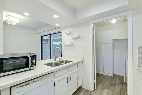 1440 W La Jolla Dr Photo 1
