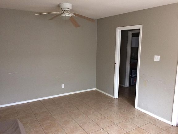 4th image of 1118 San Angelo 2nd Unit In Duplex