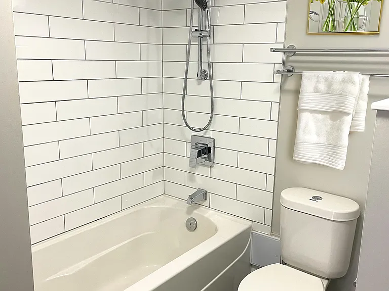 10049 103rd St NW — Photo 9