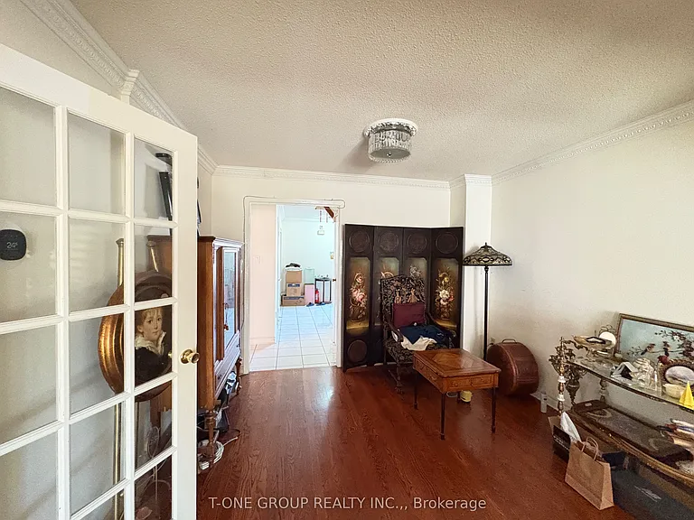 59 Chloe Cres #1 — Photo 3