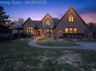 6932 Oakhurst Ridge Rd, Clarkston, MI 48348