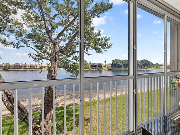 4th image of 7348 N DEVON Drive #203