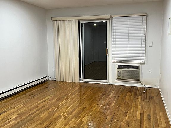 5th image of 1985 Southern Blvd APT 3