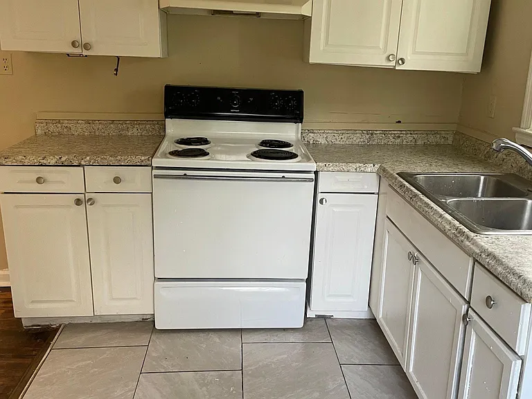 2553 Kaufman Dr — Photo 3