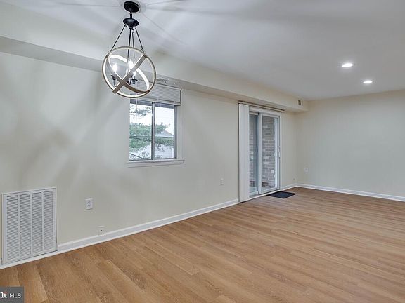 5th image of 204 Victor Pkwy APT G