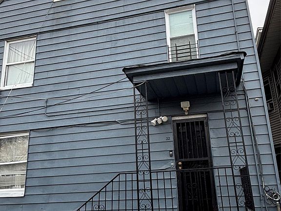 2nd image of 302 S 5th Avenue