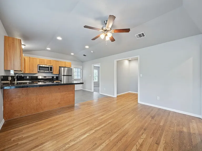4612 Bennett Avenue — Photo 10