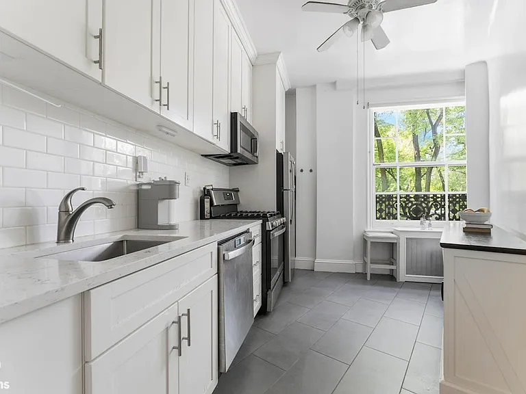 380 Riverside Dr #1J — Photo 4