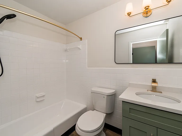 Bayview Apartments — Photo 42